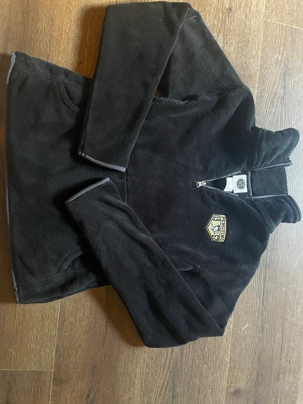 Pittsburgh Penguins NHL Black Fleece Quarter Zip Pullover 1967 Logo Medium